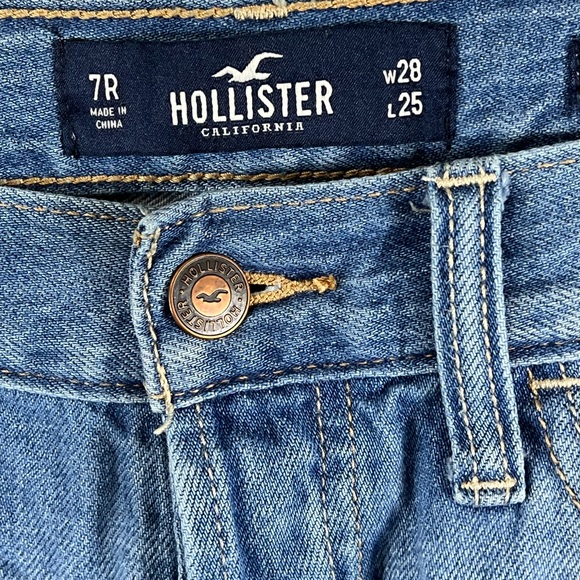 Hollister Low Rise Boyfriend Jeans - Picture 3 of 7